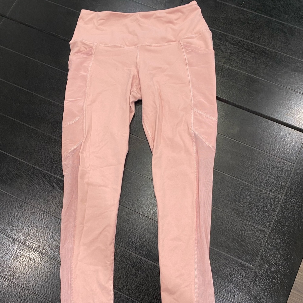 High waisted Victoria’s Secret sport leggings✨🤍